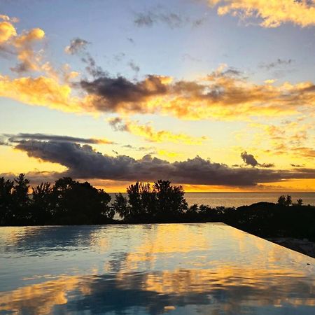 Апартаменти Luxury Penthouse With Infinity Pool & Stunning Sea View Flic en Flac Екстер'єр фото